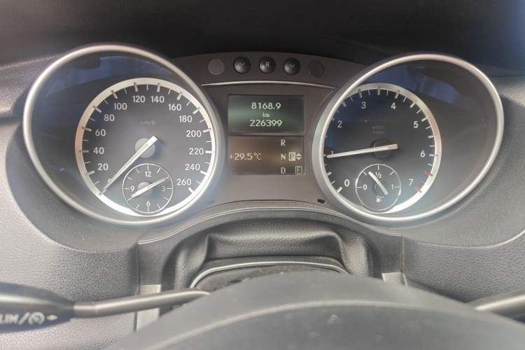 Used Mercedes-Benz R-Class 2010 R 300 L Business Model Instrument Cluster