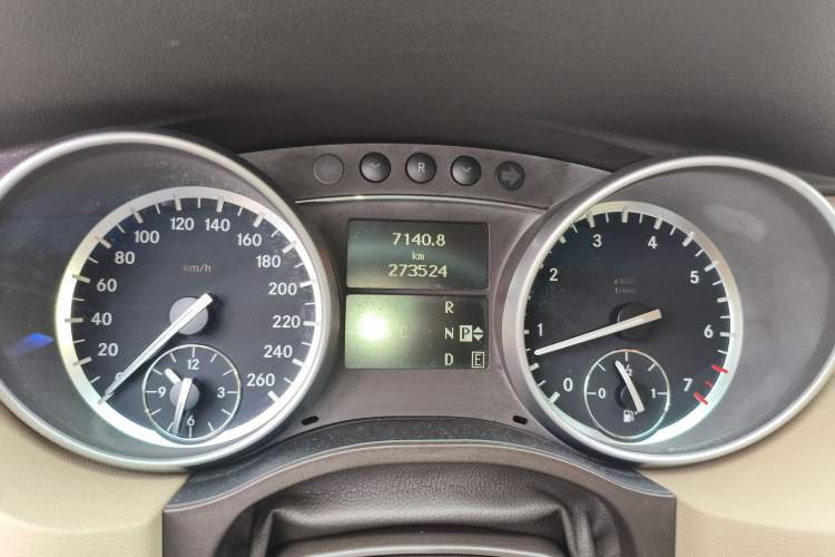Used Mercedes-Benz R-Class 2010 R 300 L Business Model Instrument Cluster