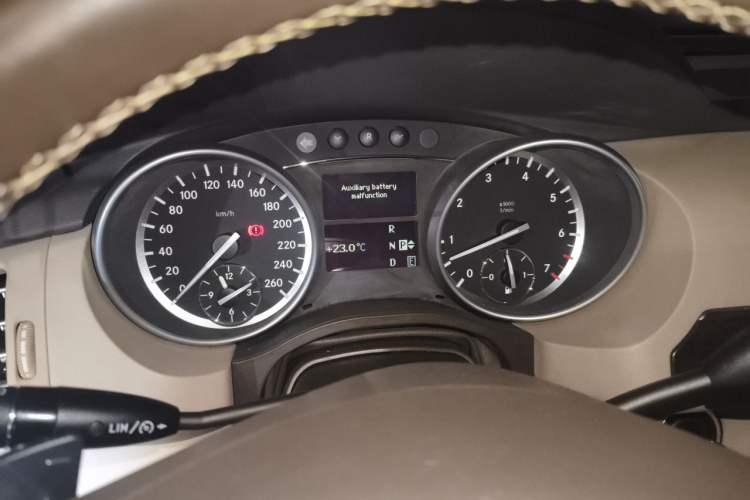 Used Mercedes-Benz R-Class 2010 R 300 L Luxury Model Instrument Cluster