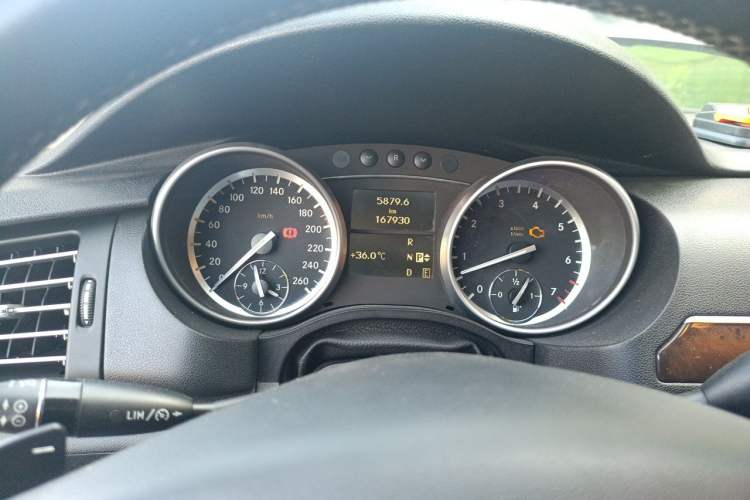 Used Mercedes-Benz R-Class 2010 R 300 L Luxury Model Instrument Cluster