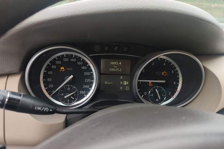 Used Mercedes-Benz R-Class 2010 R 300 L Business Model Instrument Cluster