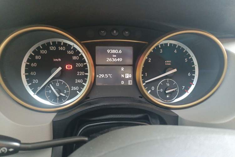 Used Mercedes-Benz R-Class 2010 R 300 L Luxury Model Instrument Cluster