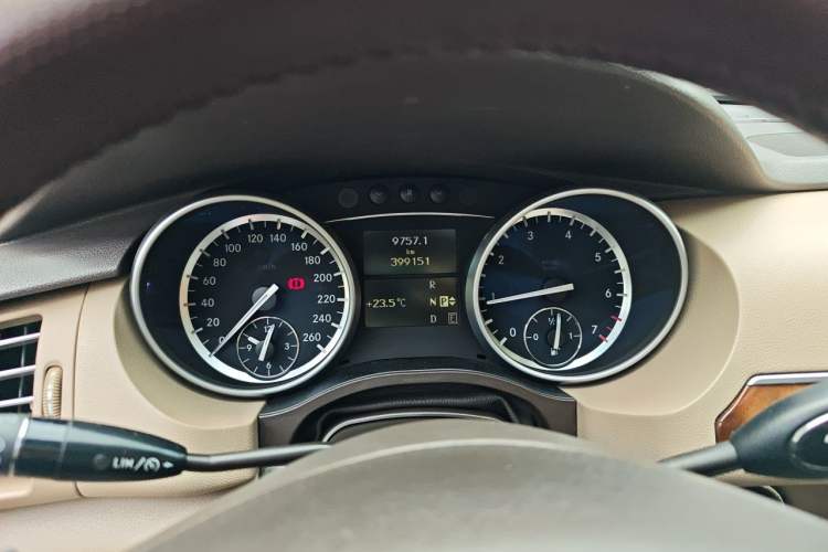 Used Mercedes-Benz R-Class 2010 R 300 L Business Model Instrument Cluster