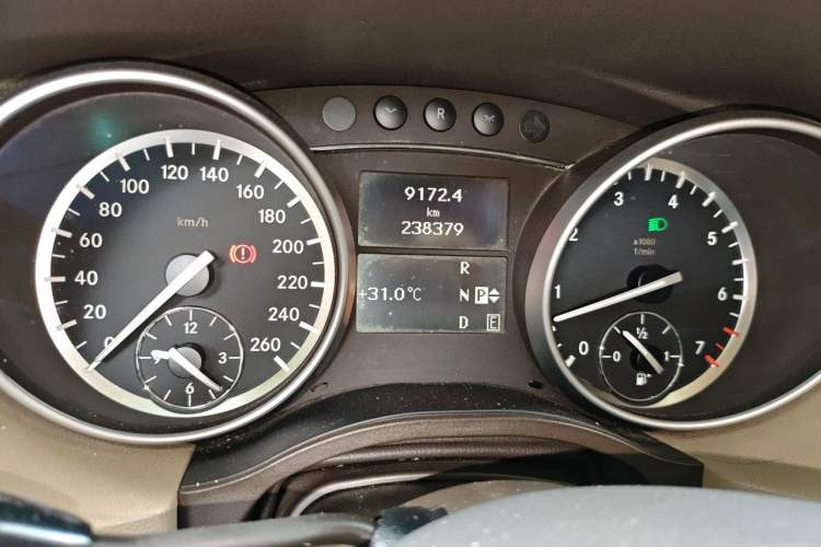Used Mercedes-Benz R-Class 2010 R 350 L 4MATIC Instrument Cluster