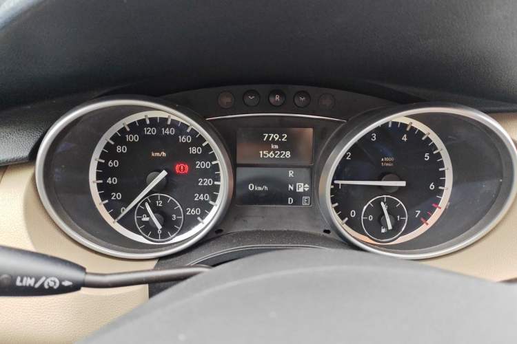 Used Mercedes-Benz R-Class 2010 R 300 L Business Model Instrument Cluster