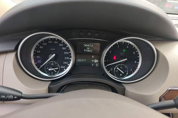 Used Mercedes-Benz R-Class 2010 R 300 L Business Model Instrument Cluster
