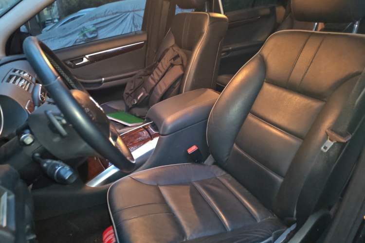 Used Mercedes-Benz R-Class 2010 R 500 L 4MATIC Grand Edition Left Front Seat