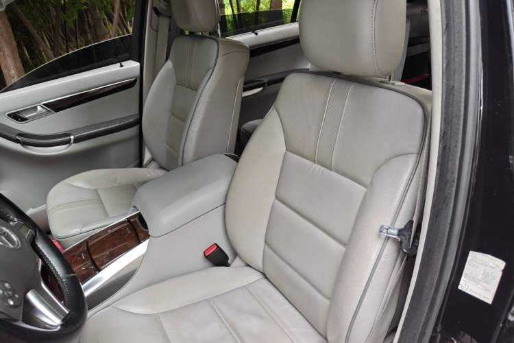 Used Mercedes-Benz R-Class 2010 R 300 L Business Model Left Front Seat