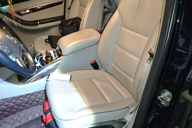 Used Mercedes-Benz R-Class 2010 R 350 L 4MATIC Left Front Seat