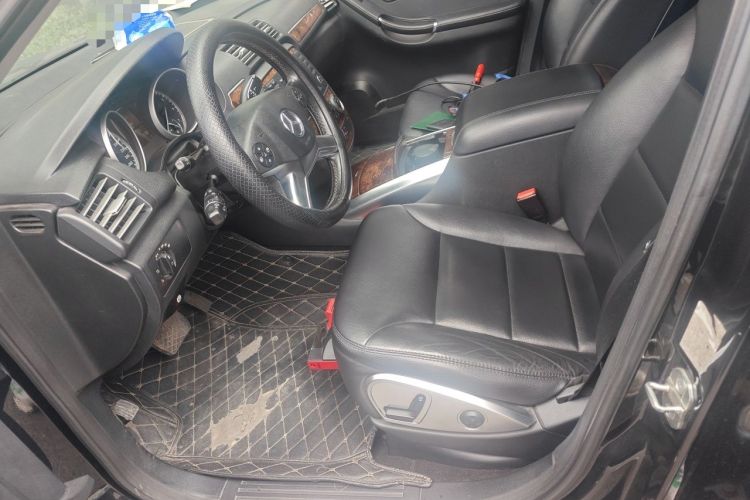 Used Mercedes-Benz R-Class 2010 R 300 L Business Model Left Front Seat