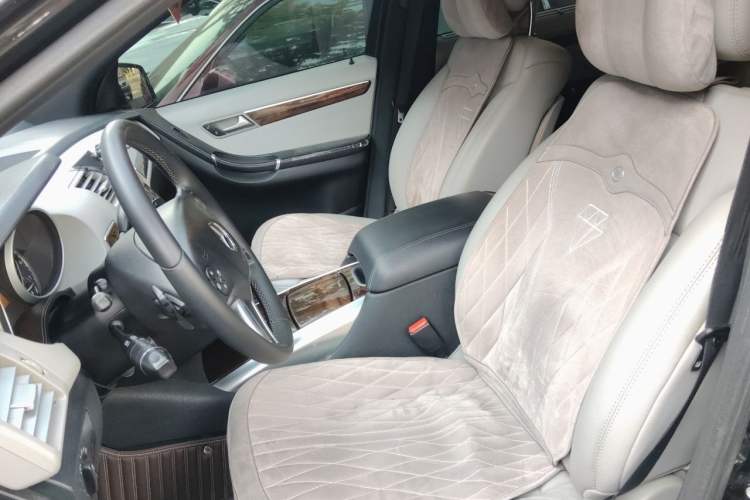 Used Mercedes-Benz R-Class 2010 R 300 L Business Model Left Front Seat