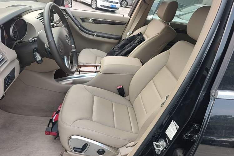 Used Mercedes-Benz R-Class 2010 R 300 L Business Model Left Front Seat