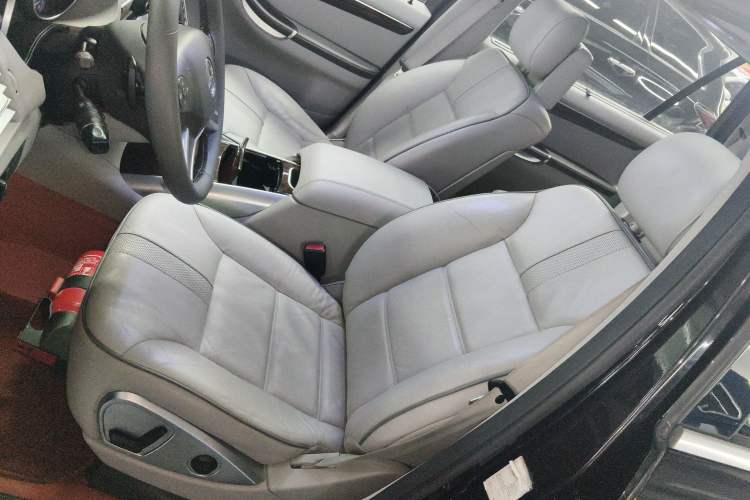 Used Mercedes-Benz R-Class 2010 R 350 L 4MATIC Left Front Seat