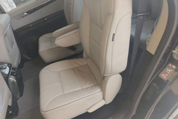 Used Mercedes-Benz R-Class 2010 R 300 L Luxury Model Left Rear Seat