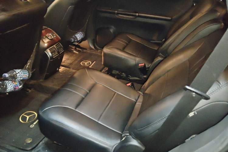 Used Mercedes-Benz R-Class 2010 R 350 L 4MATIC Grand Edition Left Rear Seat