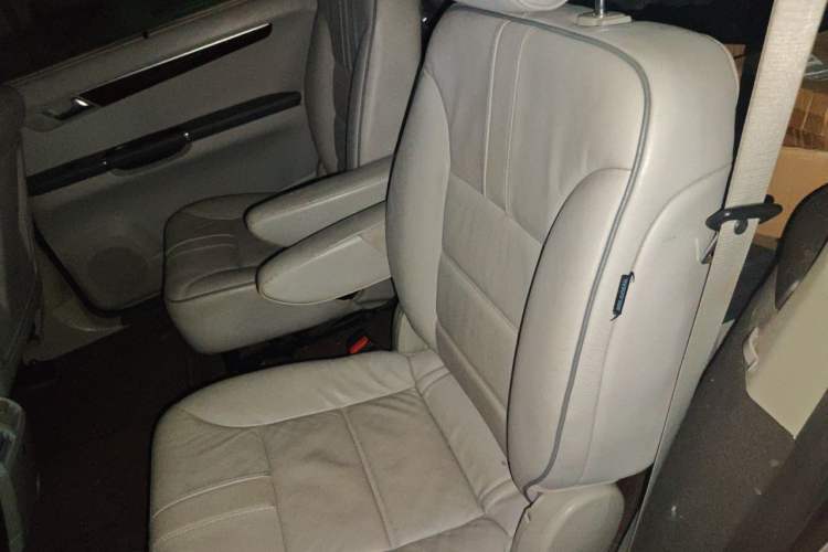 Used Mercedes-Benz R-Class 2010 R 350 L 4MATIC Left Rear Seat