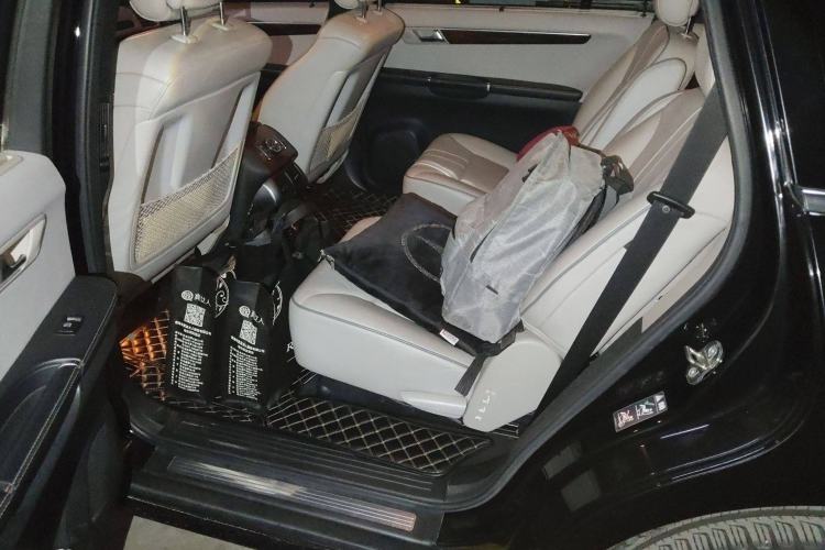 Used Mercedes-Benz R-Class 2010 R 350 L 4MATIC Left Rear Seat