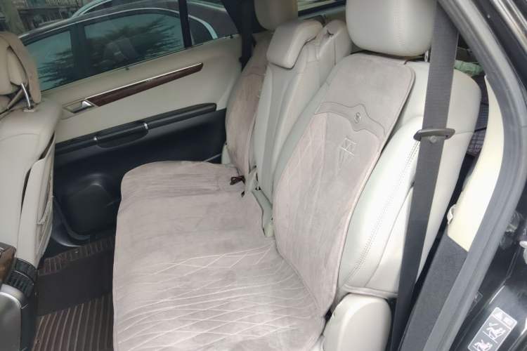 Used Mercedes-Benz R-Class 2010 R 300 L Business Model Left Rear Seat