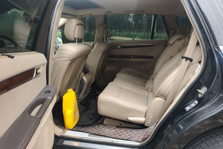 Used Mercedes-Benz R-Class 2010 R 300 L Business Model Left Rear Seat