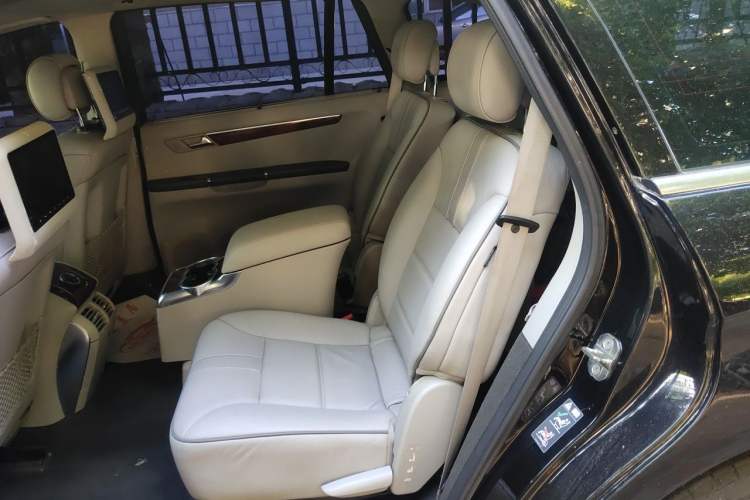 Used Mercedes-Benz R-Class 2010 R 350 L 4MATIC Left Rear Seat