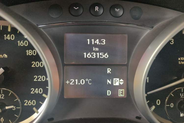 Used Mercedes-Benz R-Class 2010 R 300 L Luxury Model Odometer Close Up