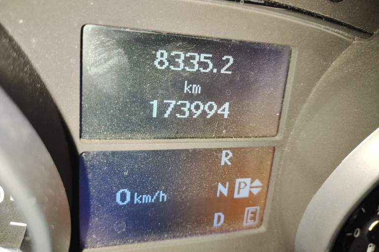 Used Mercedes-Benz R-Class 2010 R 350 L 4MATIC Odometer Close Up