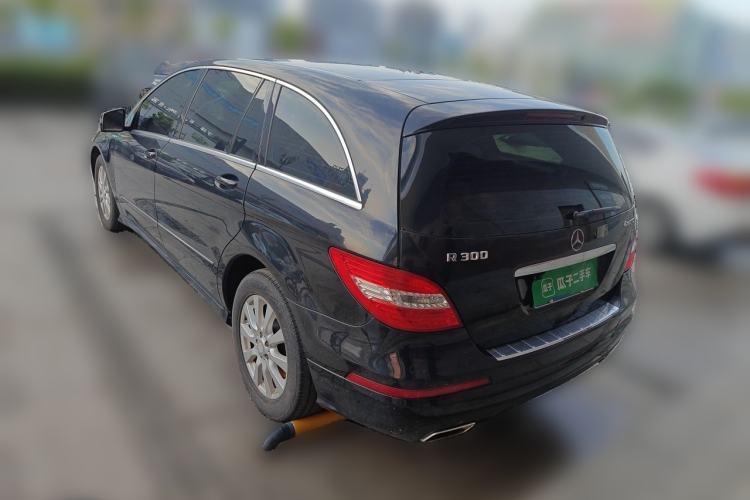 Used Mercedes-Benz R-Class 2010 R 300 L Business Model Rear Left 45 Deg