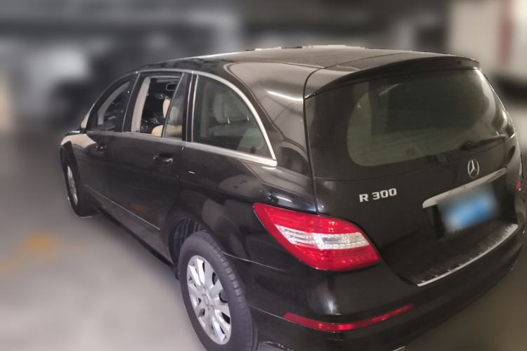 Used Mercedes-Benz R-Class 2010 R 300 L Luxury Model Rear Left 45 Deg