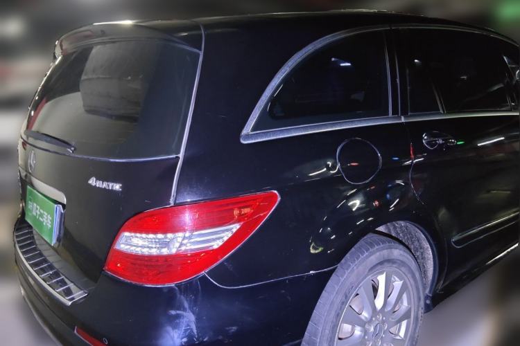 Used Mercedes-Benz R-Class 2010 R 350 L 4MATIC Grand Edition Rear Right 45 Deg