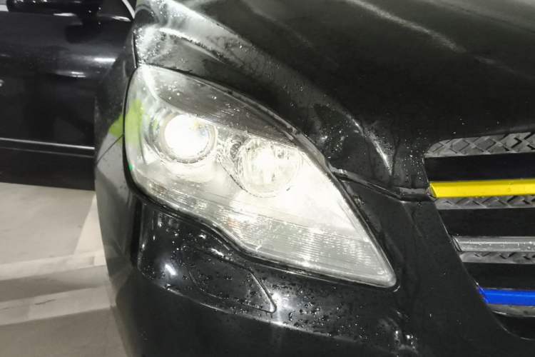 Used Mercedes-Benz R-Class 2010 R 300 L Business Model Right Front Headlight