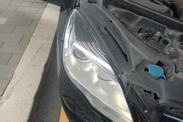 Used Mercedes-Benz R-Class 2010 R 300 L Luxury Model Right Front Headlight