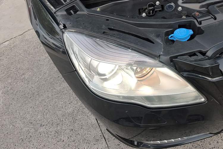 Used Mercedes-Benz R-Class 2010 R 300 L Business Model Right Front Headlight