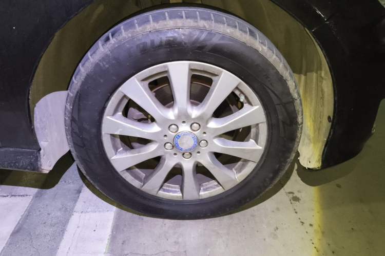 Used Mercedes-Benz R-Class 2010 R 300 L Business Model Right Front Wheel Hub