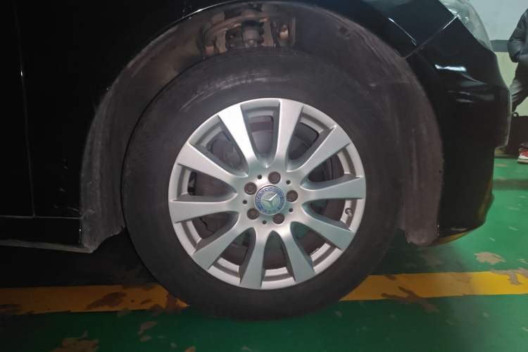 Used Mercedes-Benz R-Class 2010 R 350 L 4MATIC Right Front Wheel Hub