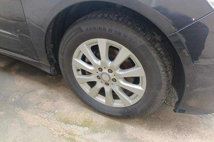 Used Mercedes-Benz R-Class 2010 R 350 L 4MATIC Right Front Wheel Hub