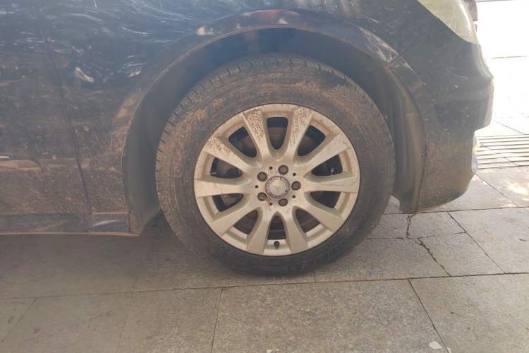 Used Mercedes-Benz R-Class 2010 R 300 L Luxury Model Right Front Wheel Hub
