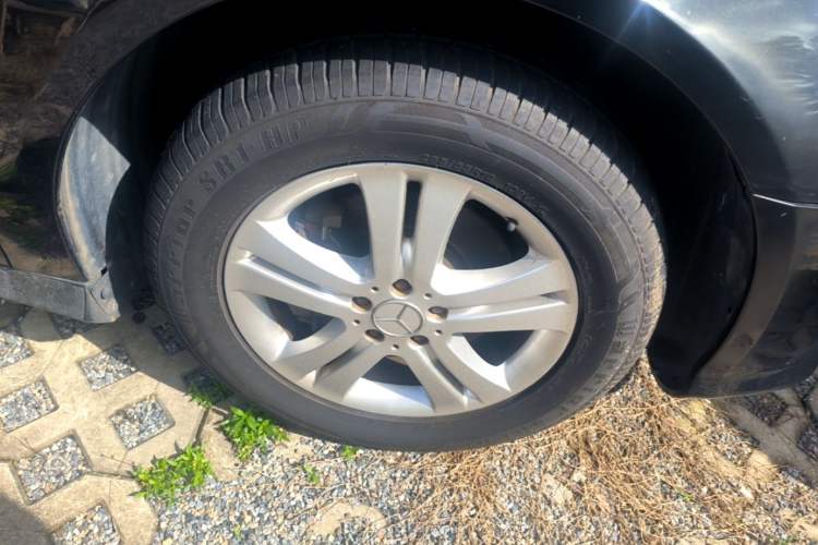 Used Mercedes-Benz R-Class 2010 R 300 L Business Model Right Front Wheel Hub