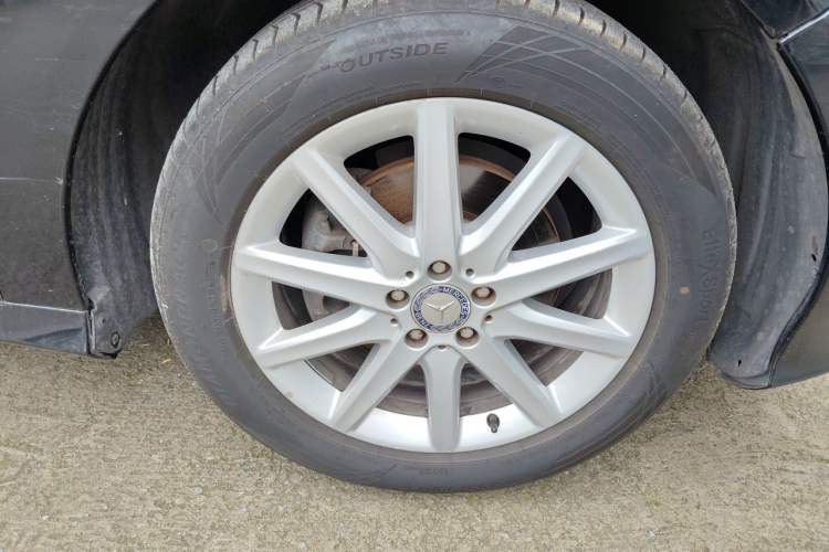 Used Mercedes-Benz R-Class 2010 R 350 L 4MATIC Right Front Wheel Hub