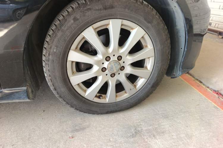 Used Mercedes-Benz R-Class 2010 R 350 L 4MATIC Right Front Wheel Hub