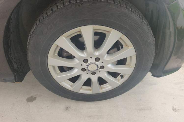 Used Mercedes-Benz R-Class 2010 R 300 L Luxury Model Right Front Wheel Hub