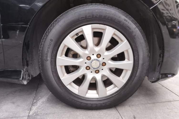 Used Mercedes-Benz R-Class 2010 R 350 L 4MATIC Right Front Wheel Hub