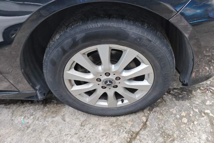 Used Mercedes-Benz R-Class 2010 R 350 L 4MATIC Right Front Wheel Hub