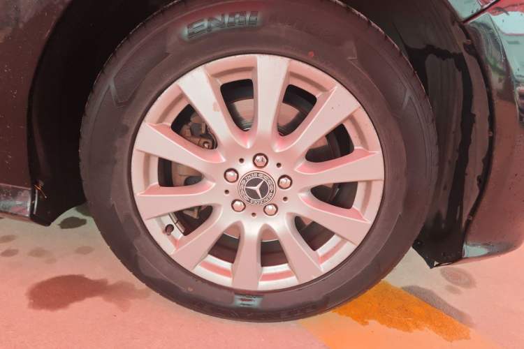 Used Mercedes-Benz R-Class 2010 R 300 L Business Model Right Front Wheel Hub