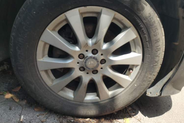 Used Mercedes-Benz R-Class 2010 R 300 L Luxury Model Right Front Wheel Hub