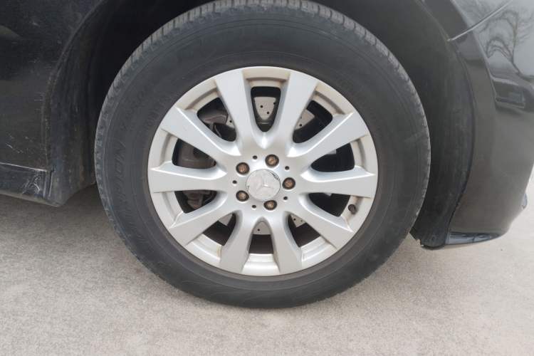 Used Mercedes-Benz R-Class 2010 R 350 L 4MATIC Right Front Wheel Hub