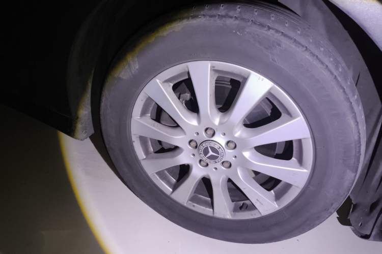 Used Mercedes-Benz R-Class 2010 R 350 L 4MATIC Right Front Wheel Hub