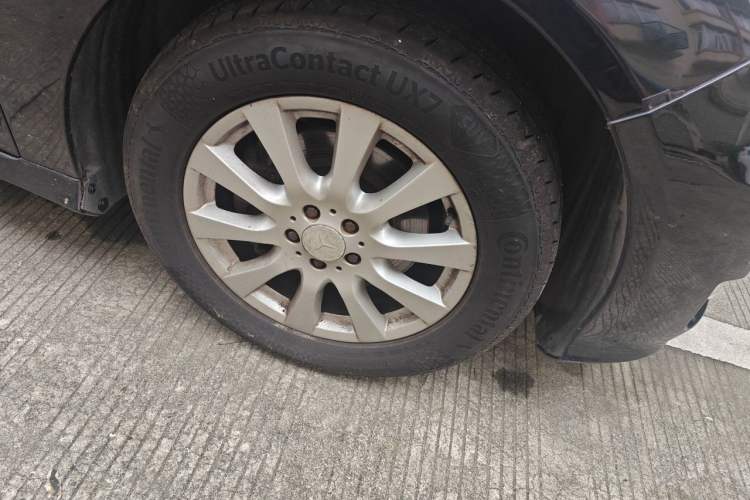 Used Mercedes-Benz R-Class 2010 R 300 L Luxury Model Right Front Wheel Hub