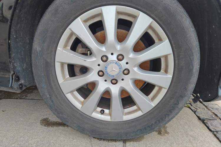 Used Mercedes-Benz R-Class 2010 R 300 L Business Model Right Front Wheel Hub