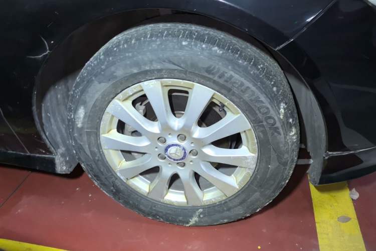 Used Mercedes-Benz R-Class 2010 R 350 L 4MATIC Right Front Wheel Hub