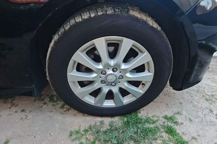 Used Mercedes-Benz R-Class 2010 R 350 L 4MATIC Right Front Wheel Hub